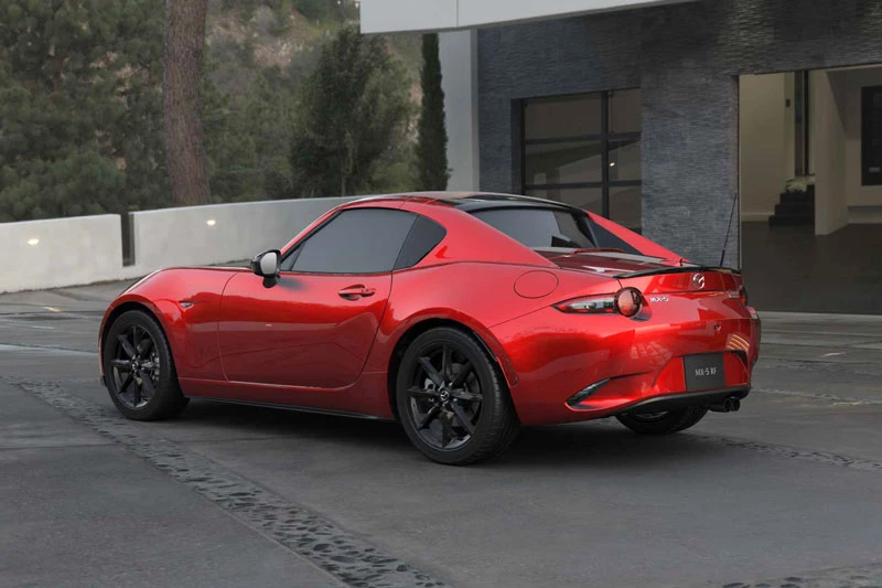 8. Mazda MX-5 (doanh số: 25.311 chiếc, chiếm 3,5% thị phần). 