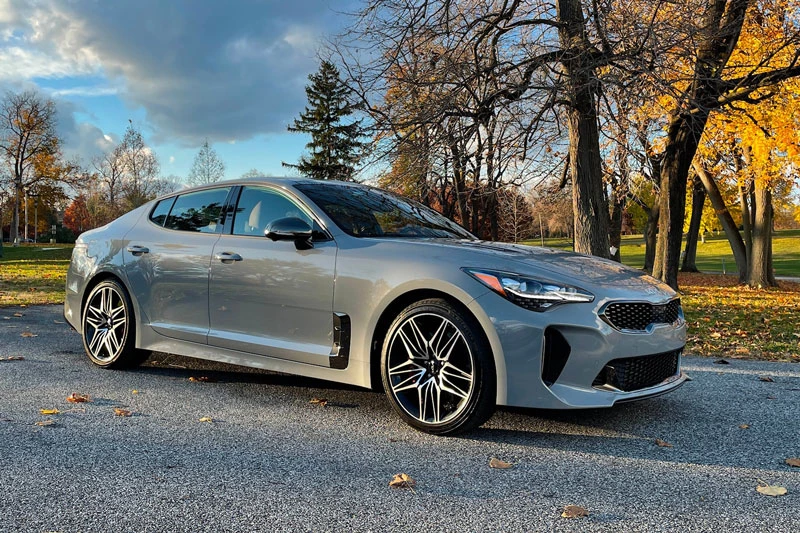 9. Kia Stinger (doanh số: 24.079 chiếc, chiếm 3,3% thị phần).