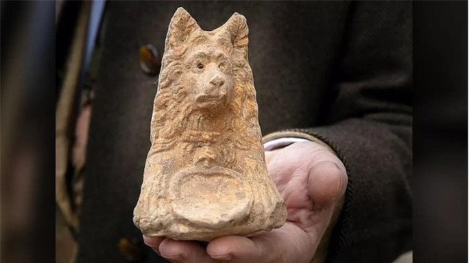 Bí ẩn tượng đầu chó 2.000 tuổi chôn dưới mặt đường: lối vào thế giới người chết - Ảnh 1.