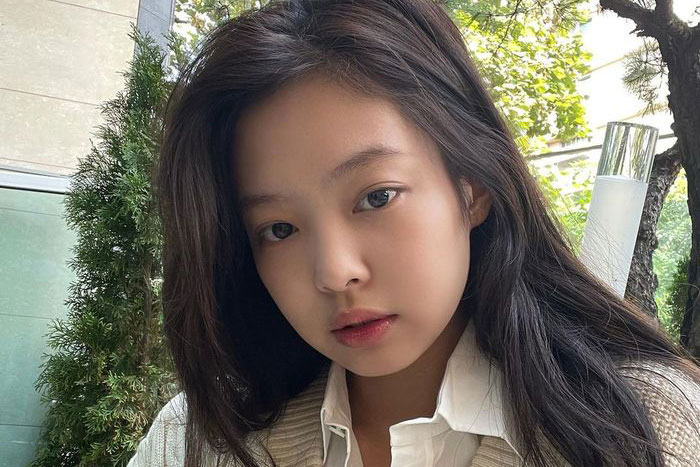 Jennie hiếm khi buộc tóc cao hóa ra là vì lộ khuyết điểm này