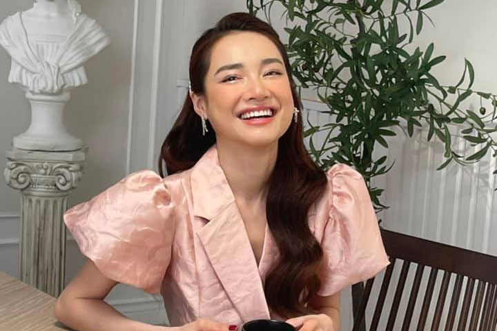 Nhã Phương ăn diện kín như bưng vẫn lộ thân hình gầy gò đáng báo động