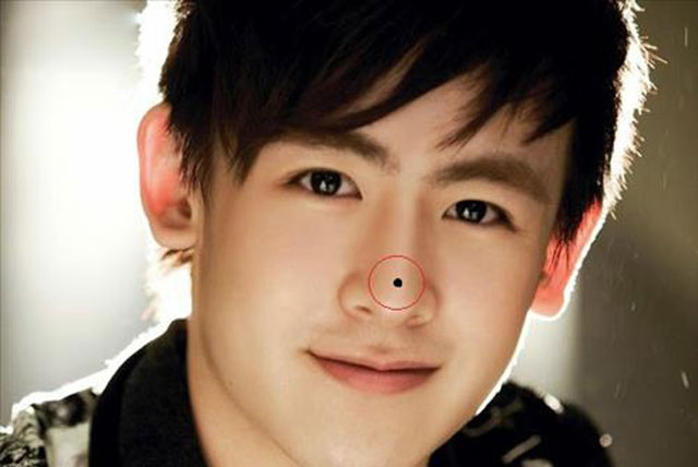 4 vị trí nốt ruồi quý tướng, nam giới sở hữu tài lộc dồi dào, tiền bạc rủng rỉnh