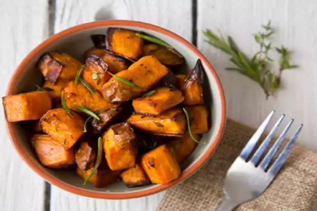 Ăn quá nhiều khoai lang gây ra những tác dụng phụ gì?