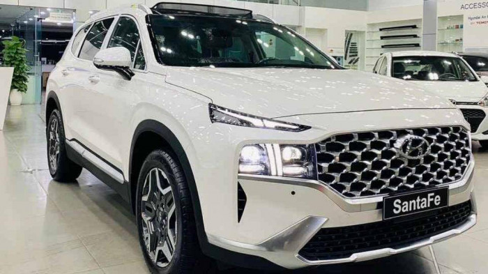 Khan hàng, Hyundai Santa Fe tăng giá ở đại lý