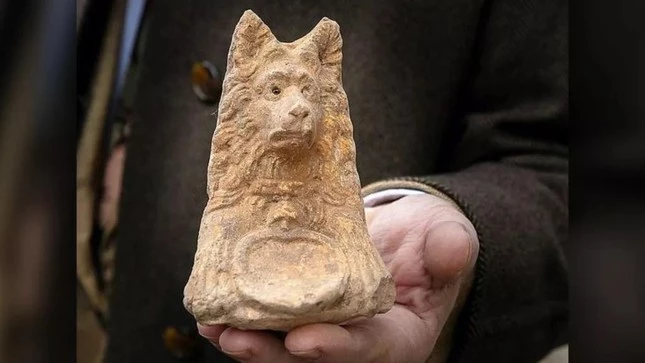 Bức tượng đầu chó hơn 2.000 năm tuổi vừa được tìm thấy tại Rome.