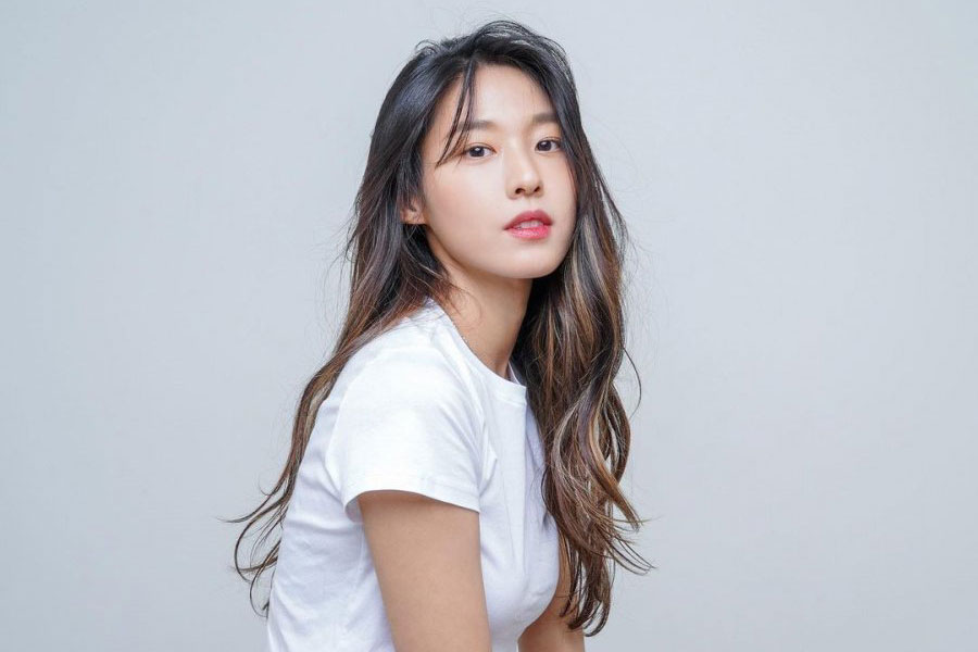 Copy 5 kiểu tóc xoăn này của sao Hàn đảm bảo luôn có diện mạo trẻ xinh