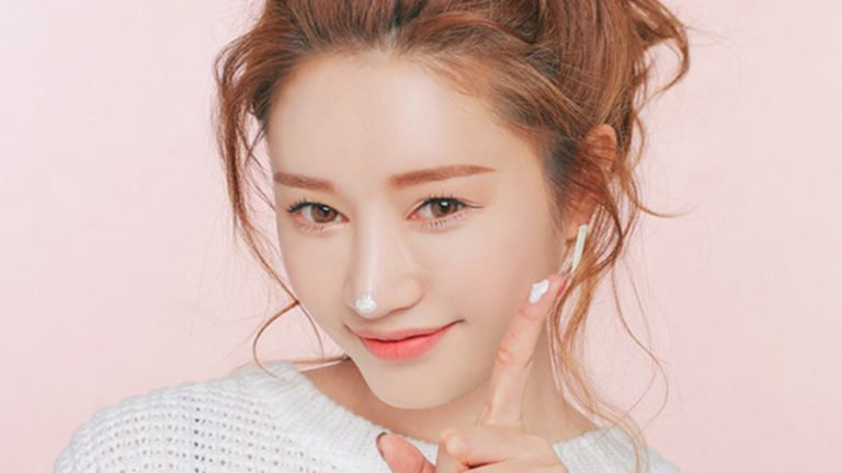 4 bước dưỡng da chị em thường mắc sai lầm khiến da nứt nẻ, khô khốc