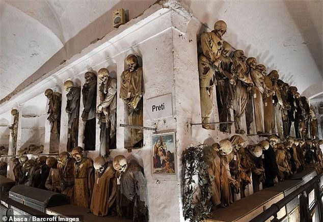 Giải mã bí mật hầm mộ Capuchin nổi tiếng chứa 163 xác ướp trẻ em ảnh 4