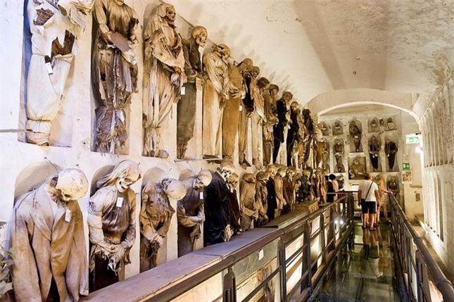 Giải mã bí mật hầm mộ Capuchin nổi tiếng chứa 163 xác ướp trẻ em ảnh 5