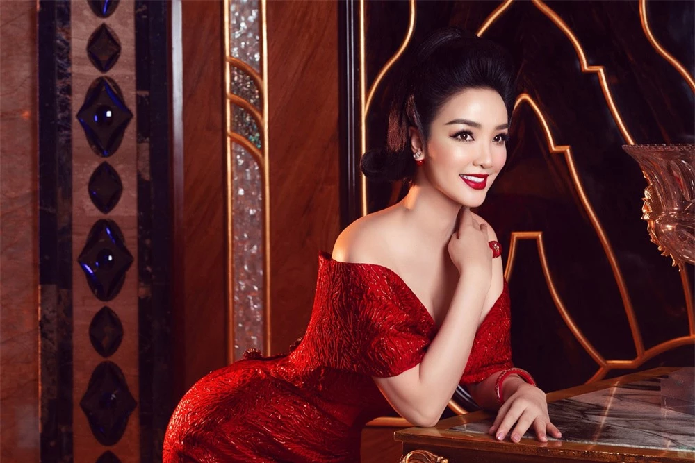 Mỹ nhân 1 thời bên đại gia Tân Hoàng Minh: Hoa hậu giữ vương miện 29 năm, vừa giàu vừa đẹp - Ảnh 3. Mỹ nhân 1 thời bên đại gia Tân Hoàng Minh: Hoa hậu giữ vương miện 29 năm, vừa giàu vừa đẹp - Ảnh 3.