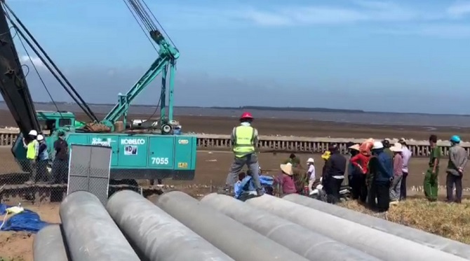 Liên tiếp “đụng độ” trên những công trình điện gió ở miền Tây
