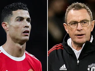 Rangnick yêu cầu các cầu thủ lắng nghe Ronaldo