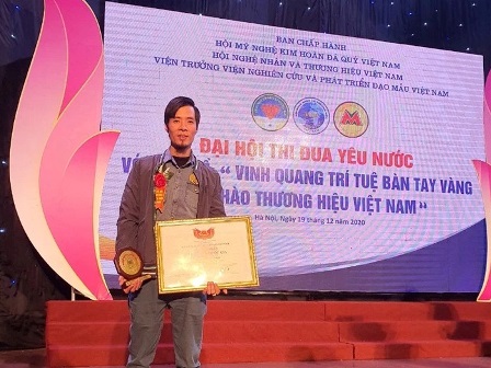 Người mạ vàng lá bồ đề