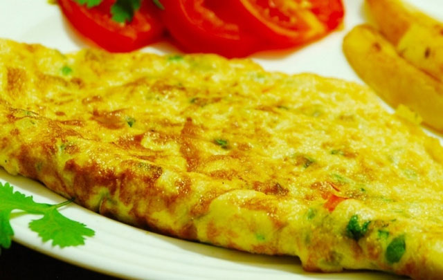 Rán trứng đừng vội đổ ngay ra chảo, làm theo cách này trứng vàng xốp gấp bội phần