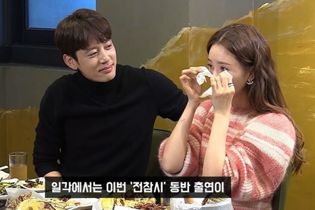 "Nữ hoàng dao kéo" Lee Da Hae bị nghi sắp kết hôn với bạn trai 7 năm bởi chi tiết này