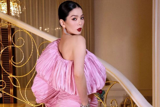 Từng bị chê sến sẩm khi diện đồ hồng, Lệ Quyên giờ đã có bước thăng hạng đáng khen