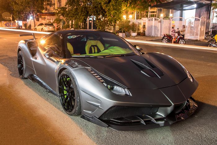 Ferrari 488 GTB với gói độ hầm hố tại TP Hồ Chí Minh