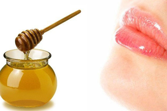 Ghim ngay một vài công thức dưỡng môi từ mật ong để lấy lại vẻ hồng hào, tươi tắn