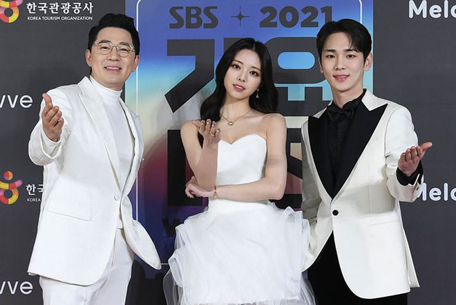 Mỹ nhân Gen 4 của Kpop mặc đẹp ở tất cả các lễ trao giải, cứ xuất hiện là viral khắp nơi