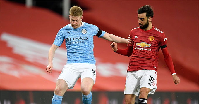 MU đang thua Man City cả trong lẫn ngoài sân cỏ