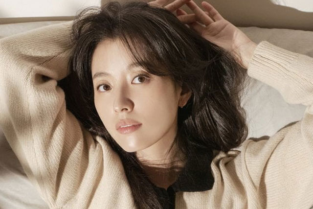 Thế vai Son Ye Jin trong phim mới, Han Hyo Joo bị áp lực vì cái bóng quá lớn của tiền bối