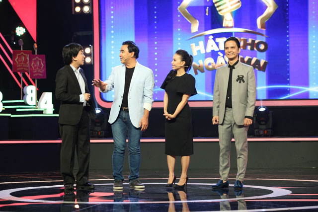 MC Quyền Linh, Cẩm Ly “cười ra nước mắt” khi nghe NSƯT Kim Tử Long thắc mắc vì sao mình chưa dính COVID-19