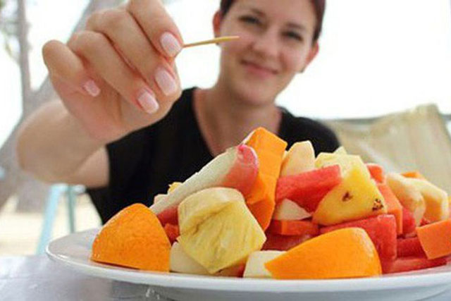 Người phụ nữ ăn trái cây để giảm cân, nào ngờ mắc bệnh tiểu đường nặng, cảnh báo kiểu ăn trái cây "độc" cực kỳ với sức khỏe