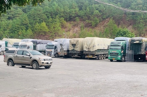 Trung Quốc tạm dừng thông quan tại cửa khẩu Chi Ma 