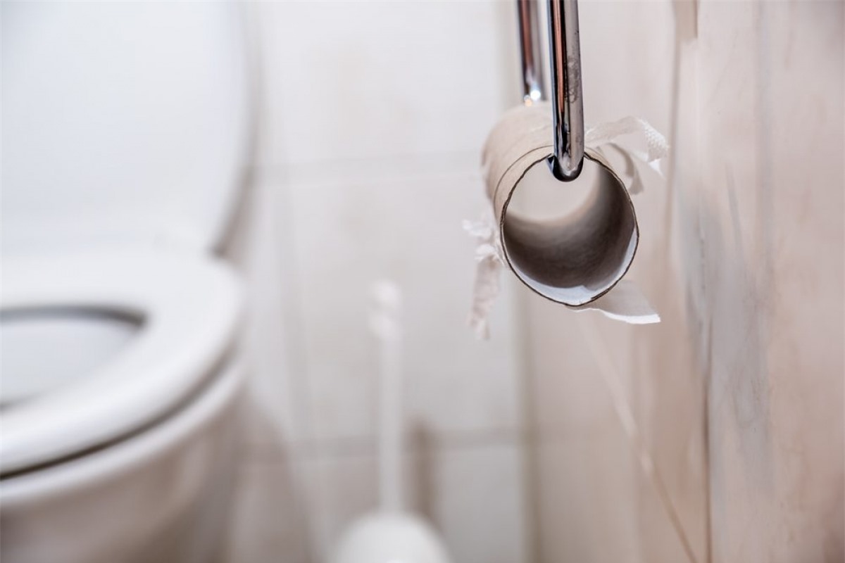 Bạn thường xuyên phải sử dụng nhà vệ sinh: Đi ngoài nhiều cũng là một trong những triệu chứng nhiễm ký sinh trùng thường gặp. Ký sinh trùng đường tiêu hóa có thể gây tình trạng tiêu chảy nặng, phân nặng mùi, đầy hơi, đau bụng và mất nước kéo dài trong vòng vài tuần.