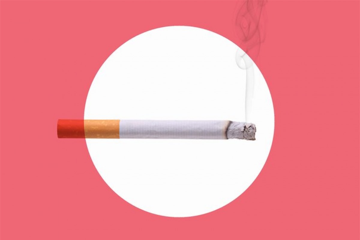 Bỏ thuốc lá: Hút thuốc lá không phải là nguyên nhân gây khô miệng, nhưng có thể khiến tình trạng khô miệng tồi tệ hơn. Đó là bởi hút thuốc lá làm giảm tiết nước bọt.
