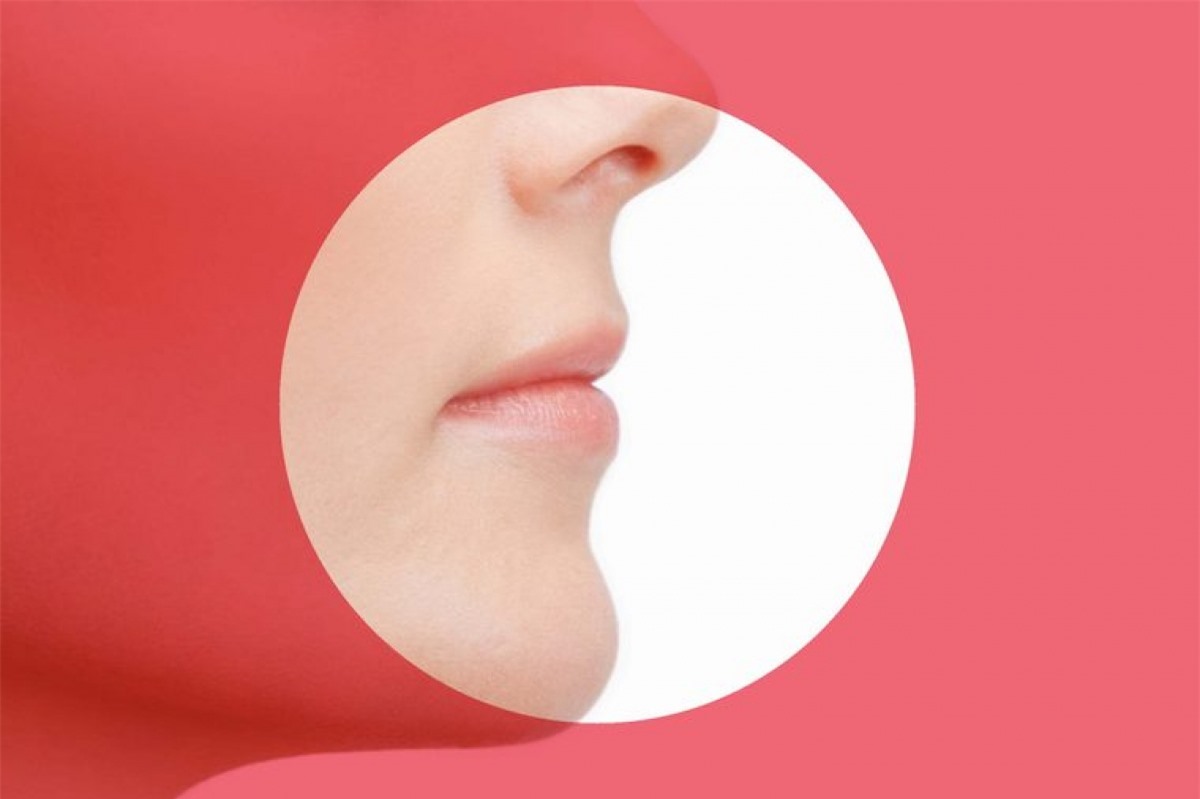 Thở bằng mũi: Hãy luyện tập việc luôn thở bằng mũi, vì thở bằng miệng có thể gây khô miệng và khô khoang mũi. Nếu bạn đang điều trị ngạt mũi do cảm lạnh hoặc dị ứng, hãy tránh dùng thuốc kháng histamin, vì chúng có thể khiến chứng khô miệng càng tệ hơn.