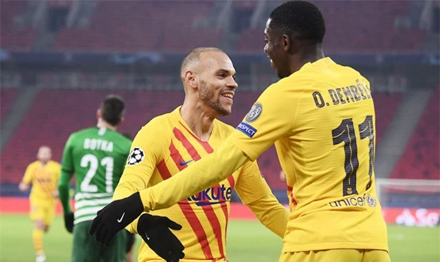 Với việc đón Dembele và Braithwaite (trái) tái xuất, Barca đang có nhiều lựa chọn trên hàng công