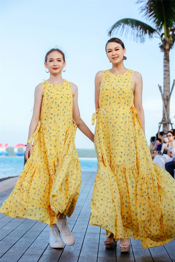 Rời xa showbiz đã lâu, Hoa hậu Hương Giang bất ngờ tái xuất cùng hai con gái lớn phổng phao - Ảnh 8.