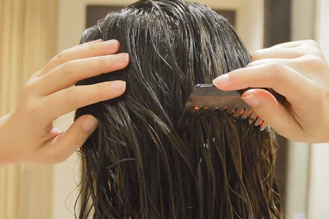 Nhìn kết quả chiếc lược ngâm 5 phút trong nước bạn sẽ hiểu tại sao mình đang rụng tóc và viêm nhiễm da đầu mãi không khỏi