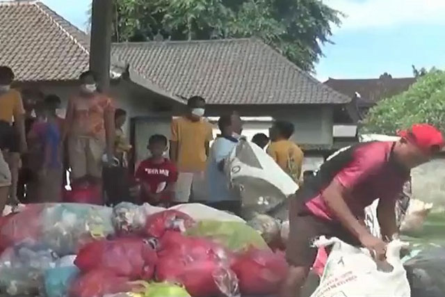 Sáng kiến đổi rác thải nhựa lấy cơm