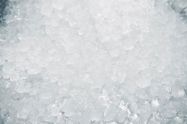 9 tác hại khôn lường của thói quen nhai đá lạnh