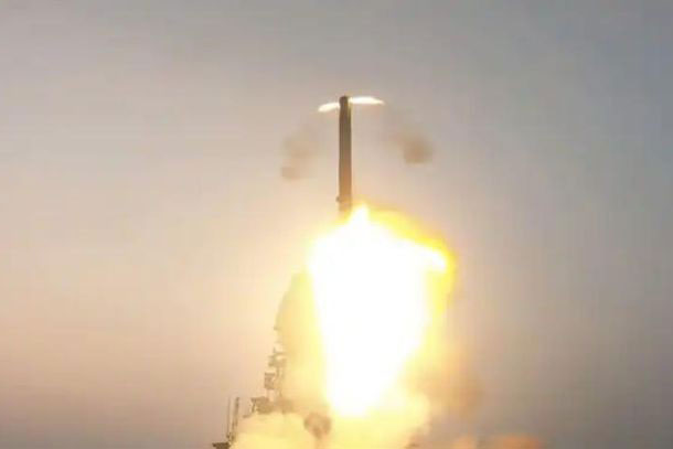 Ấn Độ phóng tên lửa siêu thanh phiên bản hải quân từ tàu chiến bản địa