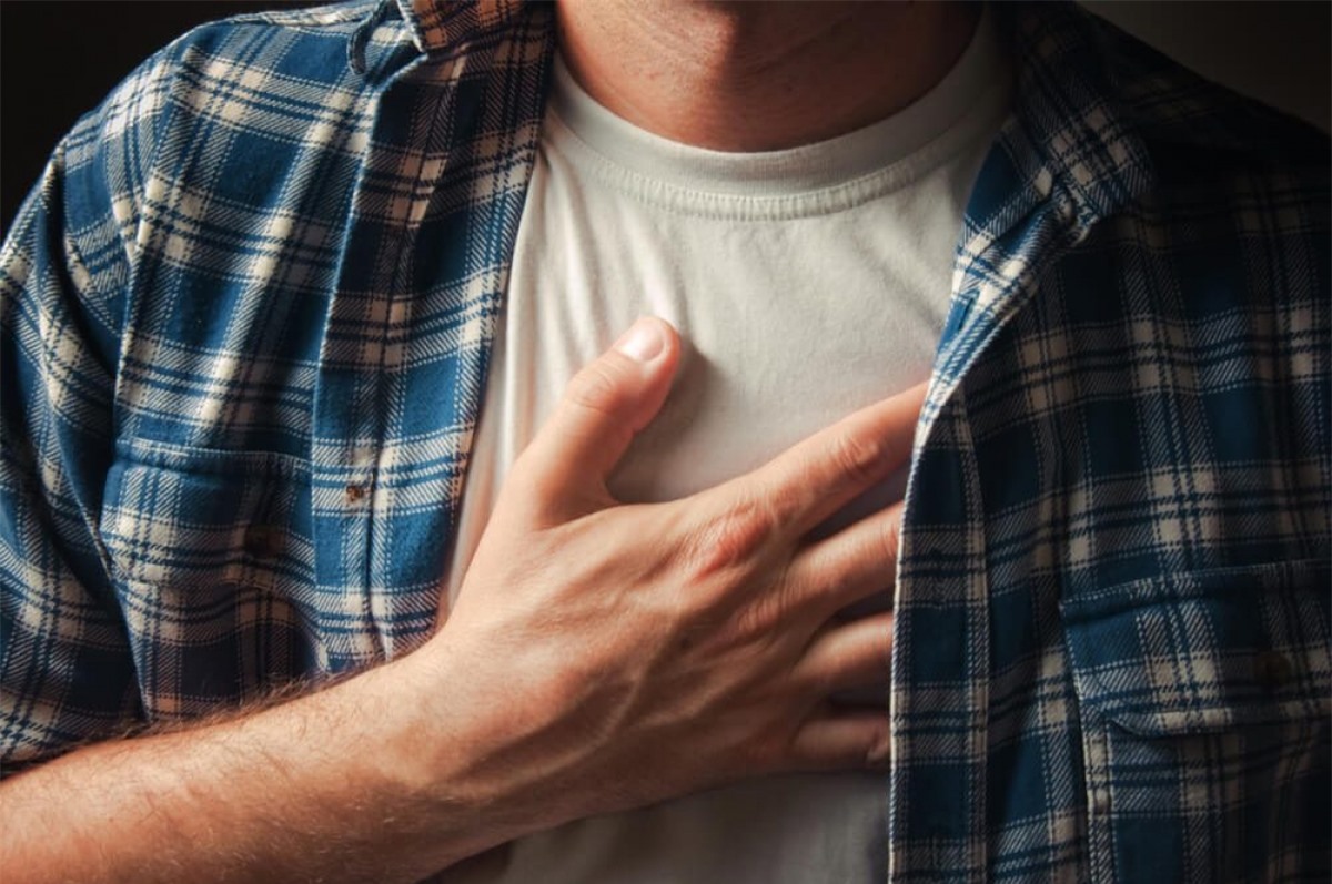 Tim đập nhanh: Nếu tim bạn đột nhiên đập nhanh hoặc lỡ nhịp mà không phải do vận động hay xúc động, đó có thể là dấu hiệu của bệnh tim mạch. Rối loạn nhịp tim là một bệnh lý có thể gây các vấn đề tim mạch nghiêm trọng hơn nếu không được điều trị triệt để./.