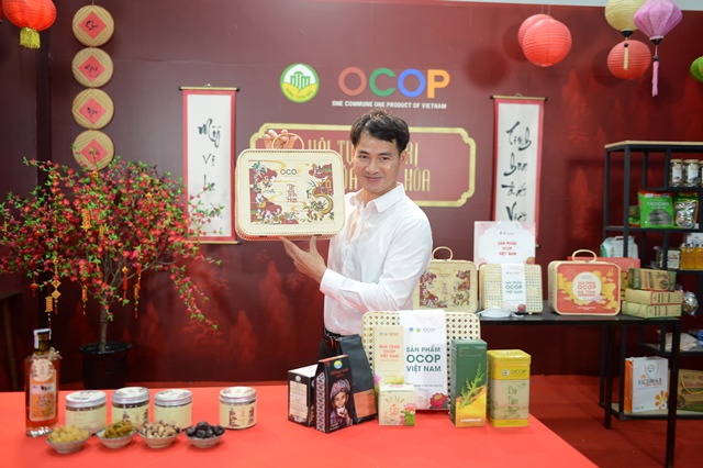 Nghệ sĩ Xuân Bắc livestream quảng bá sản phẩm OCOP tiêu biểu của Việt Nam
