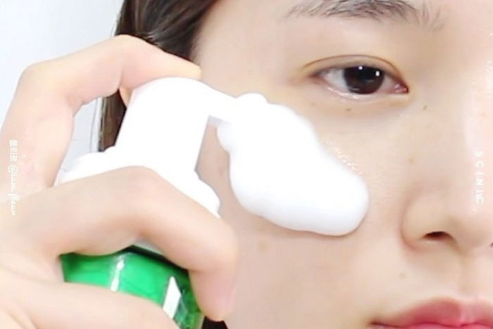 Bỏ ngay 5 cách dưỡng ẩm sai lầm sau đây để da không bị khô rát, bong tróc