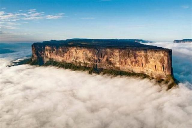 Bí ẩn 'Đảo trên mây': Thực hư nơi khủng long vẫn tung tăng đi lại ảnh 1