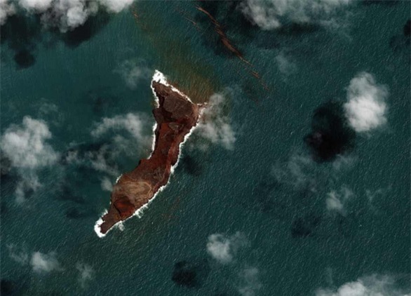 Toàn cảnh đảo quốc Tonga phủ kín tro bụi sau thảm họa núi lửa và sóng thần - Ảnh 4.