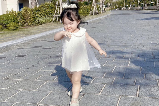 &#xC1;i n&#x1EEF; nh&#xE0; &#x110;&#xF4;ng Nhi ho&#xE1; &quot;ti&#x1EC3;u c&#xF4;ng ch&#xFA;a&quot; xinh x&#x1EAF;n xu&#x1ED1;ng ph&#x1ED1;, netizen &quot;ch&#x1EBF;t m&#xEA; ch&#x1EBF;t m&#x1EC7;t&quot; v&#xEC; &#x111;i&#x1EC1;u n&#xE0;y?