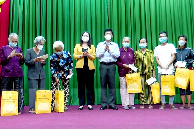 Sóc Trăng: Phó Chủ tịch nước Võ Thị Ánh Xuân trao 14 căn nhà tình nghĩa và 750 phần quà Tết cho gia đình khó khăn
