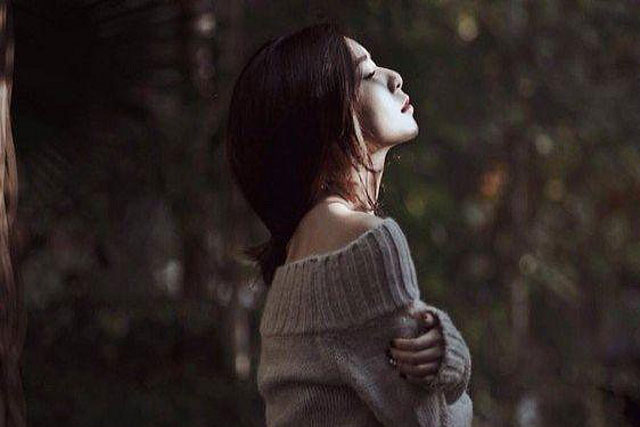 Dọn dẹp nhà cửa, tôi giận tím mặt khi thấy cuốn sổ tiết kiệm 500 triệu rơi ra