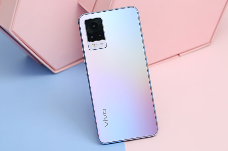 Vivo V21 5G với RAM 8 GB, sạc 33W, màn hình 90Hz, giảm giá ‘sập sàn’ trước Tết