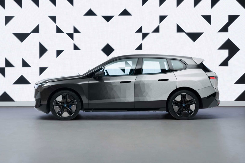 Khám phá xe điện đổi màu đầu tiên trên thế giới