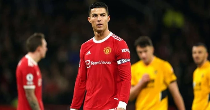 Ronaldo chịu ở lại sân sau trận thua Wolves nhưng vẫn đầy khó chịu
