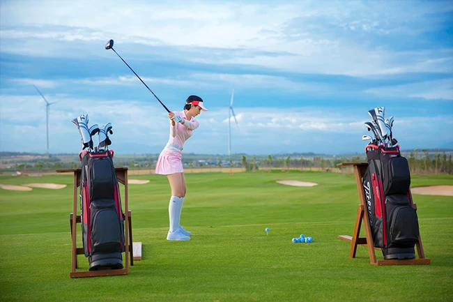 Hoa hậu Ngọc Diễm cực kỳ thích cụm sân golf PGA độc quyền đã vận hành sân PGA Ocean ngay trong NovaWorld Phan Thiet.