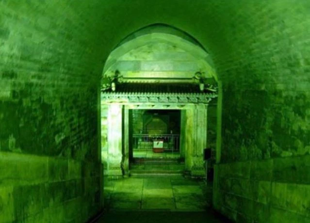 Lối vào lăng mộ Từ Hi Thái hậu.